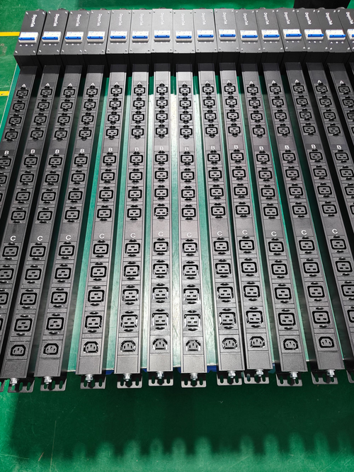 DoyonTek 100A Basic PDU with Internal Copper Busbar and Industrial Breaker